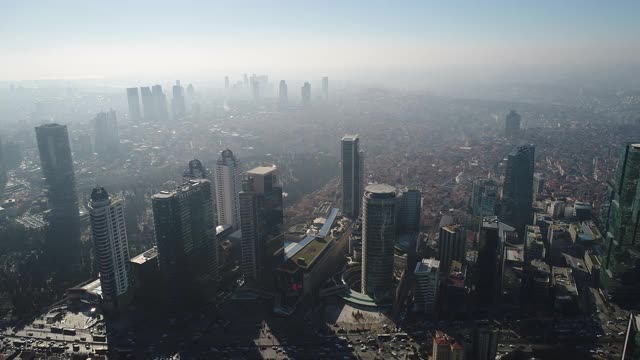 摩天大楼无人机视频，伊斯坦布尔金融区全景，土耳其- 4K无人机镜头视频素材