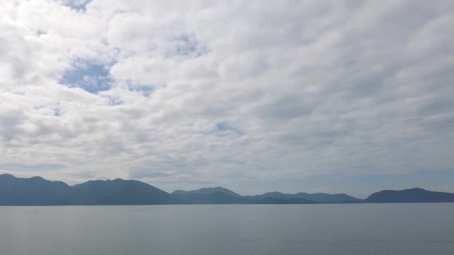 泰国翠昌岛。夏日的海景和多云的天空。海洋空间区域。视频素材