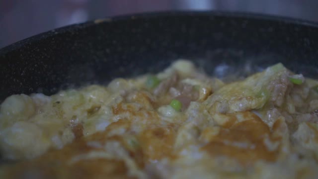 煎蛋酸猪肉视频素材