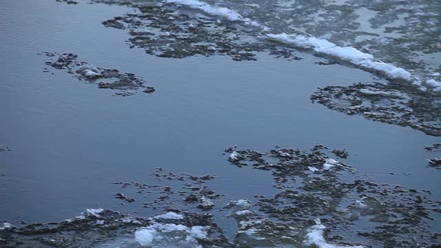 冰漂浮碎片视频素材