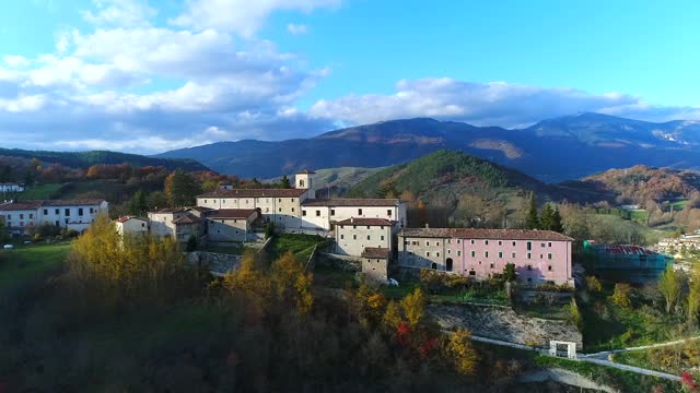 波波那的全景，古老的山村，在Rieti省，拉齐奥，意大利中部。视频素材