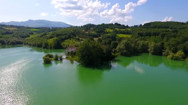 斯堪达雷洛湖，位于意大利拉齐奥里蒂阿马特里切山区视频素材