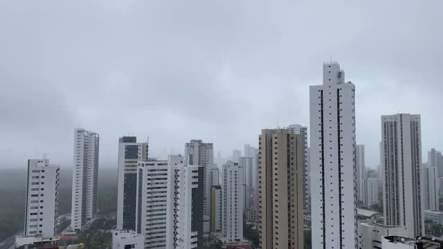 在一个雨天，波亚维亚格姆住宅区视频素材