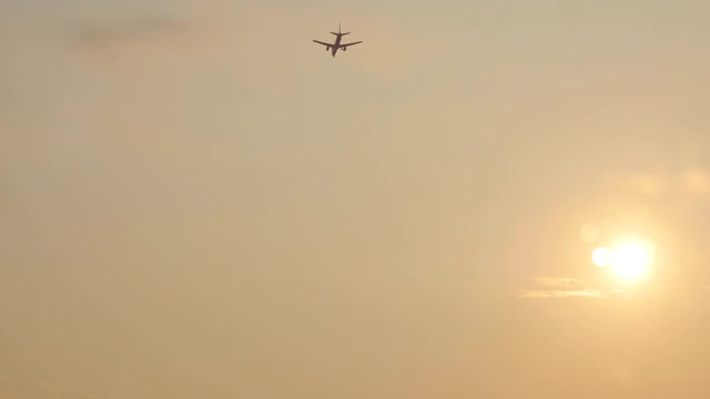 飞机在高空飞行视频素材