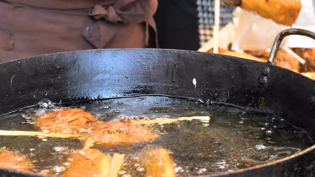 近距离观察日本东京的棍子食物视频素材