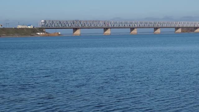 河上水坝桥视频素材