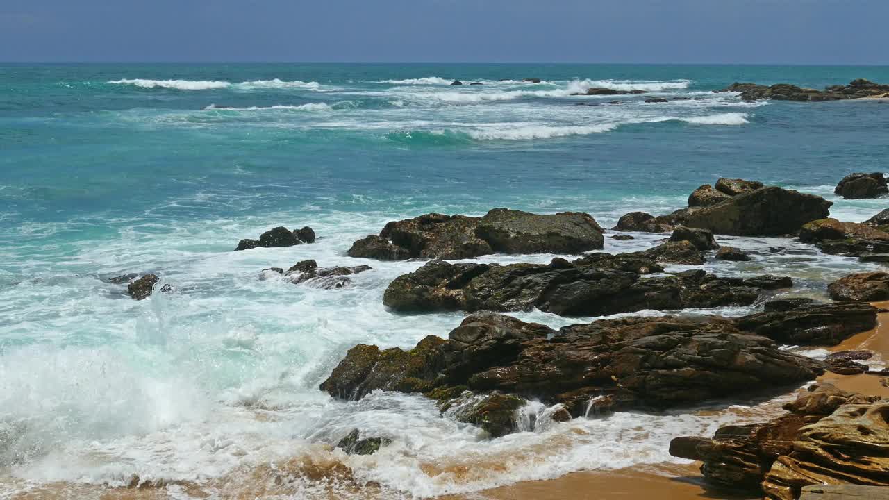 景观与海浪和岩石4k视频素材