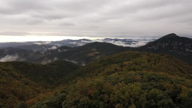 山边阴天视频素材