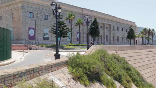 “Casa de Iberoamérica”位于加的斯市，以前是皇家监狱，现在是一个文化中心视频素材