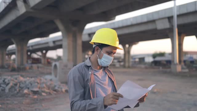 建筑工人戴口罩视频素材