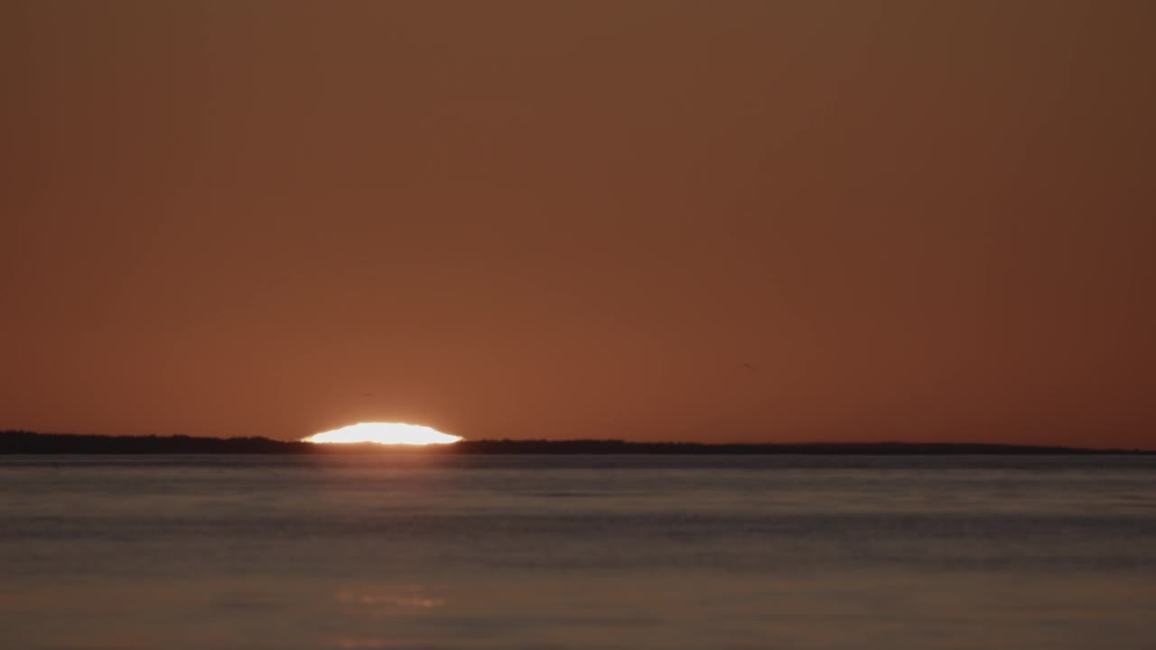 太阳从海上升起的时间间隔视频素材