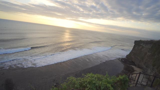 海滩上的日出视频素材