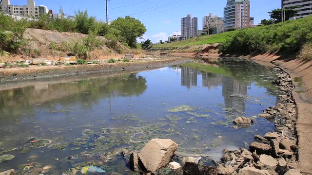 萨尔瓦多市Camurugipe运河视频素材