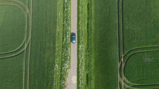 空中鸟瞰旅行汽车视频下载