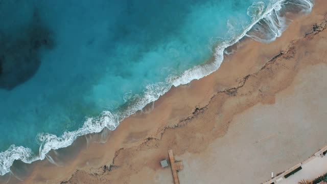 壮观的海浪鸟瞰图视频素材