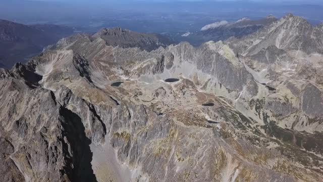 鸟瞰图Velka Studena dolina和湖在高塔特拉斯山，斯洛伐克视频素材