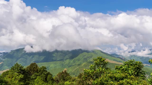 Doi Phu Kha山，著名的旅游目的地在南省，泰国-时间流逝视频素材