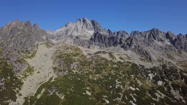 鸟瞰图(龙湖)在高塔特拉斯山，斯洛伐克视频素材