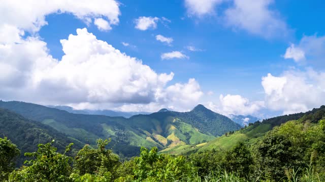 Doi Phu Kha山，著名的旅游目的地在南省，泰国-时间流逝视频素材