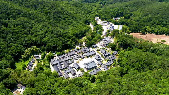 韩国全罗南道，九溪山/顺天溪松光沙寺全景视频素材