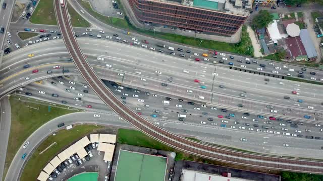 高速公路十字路口鸟瞰图视频素材