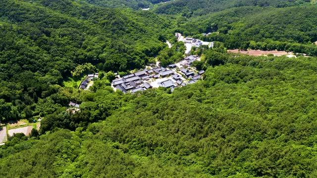 韩国全罗南道，九溪山/顺天溪松光沙寺全景视频素材