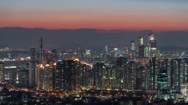 韩国首尔Yeouido周围的城市夜景/龙山谷和永登浦谷视频素材