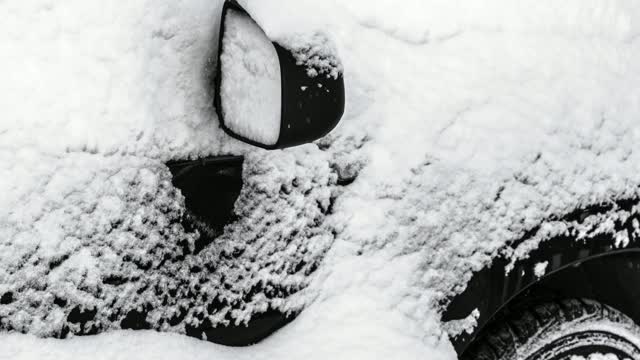 雪下的汽车视频素材