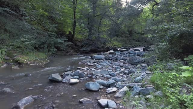 飞越高山河流视频素材