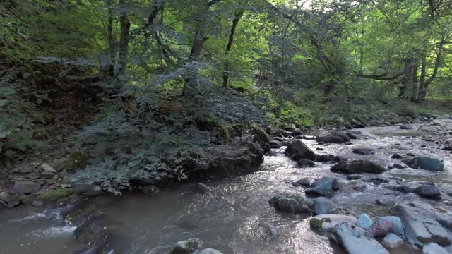 飞越高山河流视频素材