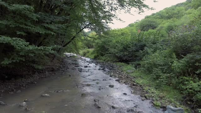 飞越高山河流视频素材