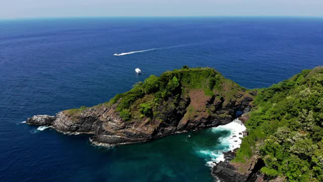 航拍热带岛屿。海滩与蓝色泻湖旅游概念。KohBon岛、泰国视频下载