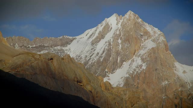 塔吉克斯坦，扎拉夫山，雪峰视频素材