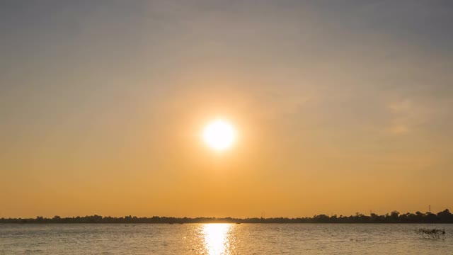 泰国Nakhon Ratchasima, Huay Yang水库日落和黄昏的景观时间流逝视频素材