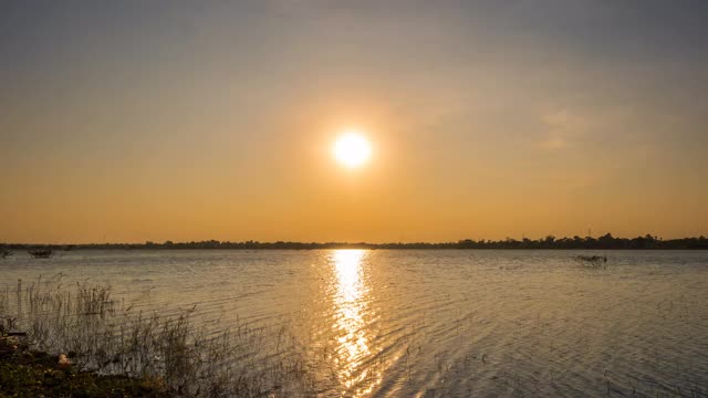 泰国Nakhon Ratchasima, Huay Yang水库日落和黄昏的景观时间流逝视频素材