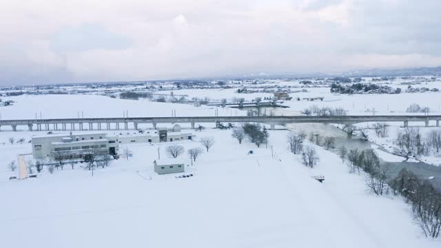 新干线在雪地里奔跑视频素材