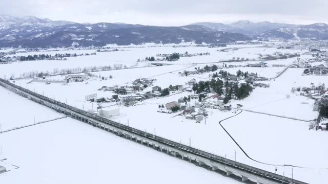 新干线在雪地里奔跑视频素材