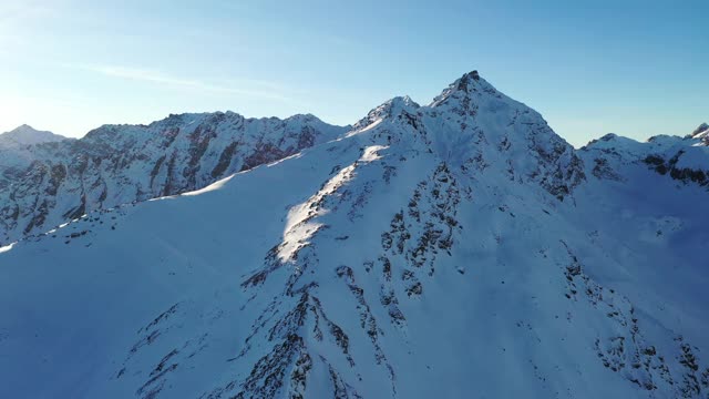 飞越奇奇山。视频下载