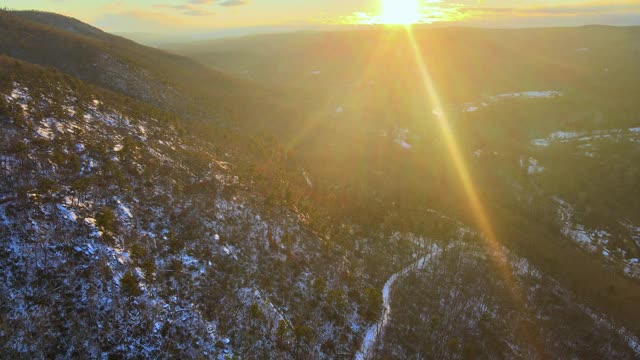 雪山和广阔的山谷视频素材