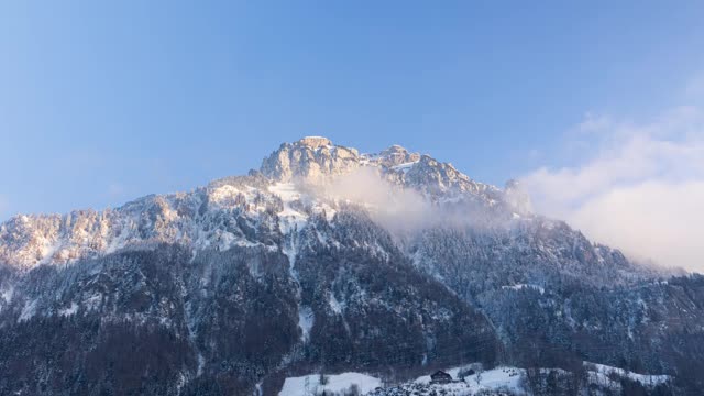 雪山中的落日。光在山的一侧行走。对Fronalpstock的看法。Morschach,广州施维茨视频素材