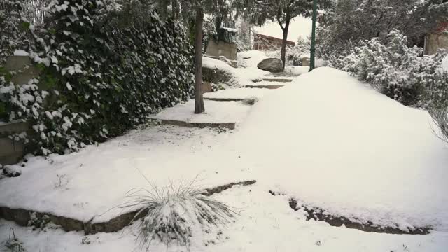 楼梯上有雪视频素材