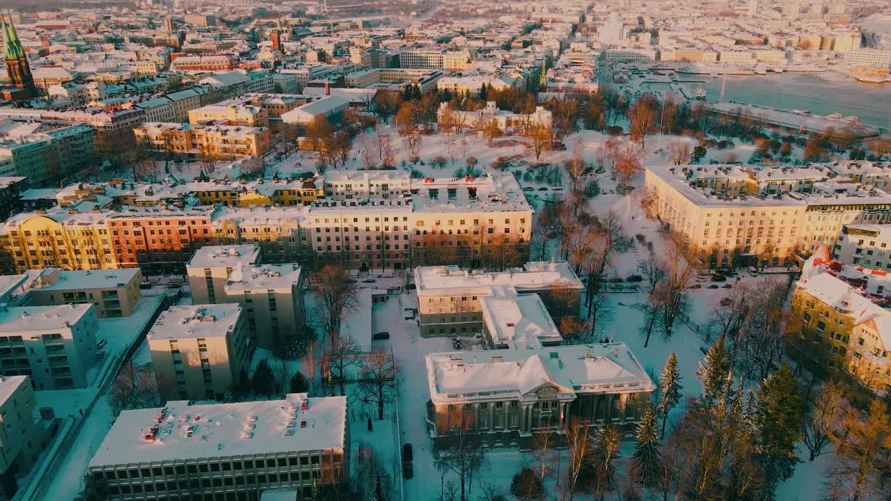 鸟瞰图赫尔辛基城市。芬兰赫尔辛基。视频素材