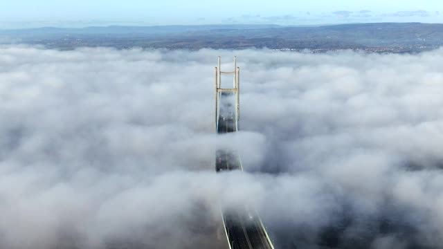 英国格洛斯特郡塞文河上连接英格兰和威尔士的第二塞文桥视频素材