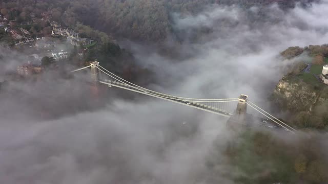 鸟瞰图埃文峡谷和克里夫顿悬索桥，布里斯托尔，英国视频素材