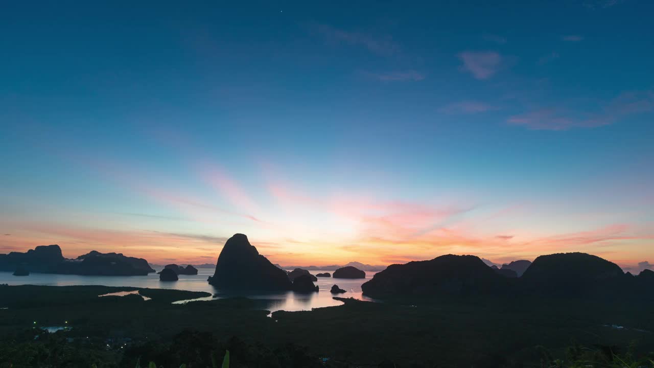 4K TL:早晨的日出和岛屿。视频素材