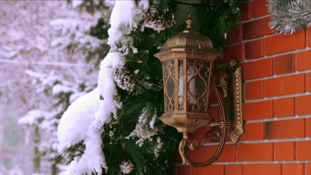 下雪的圣诞小屋视频素材