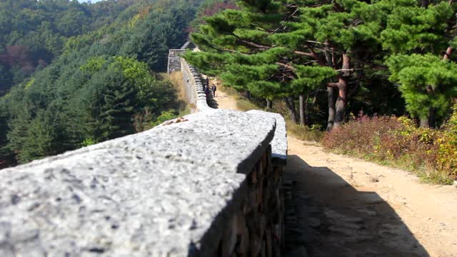 韩国风格的房子，清州和桑当山要塞和步道视频素材