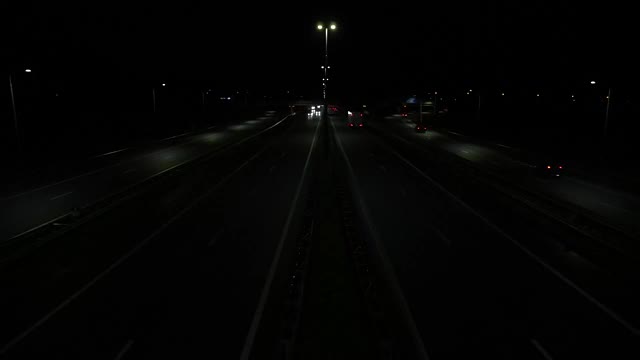 在夜间穿越高速公路视频素材