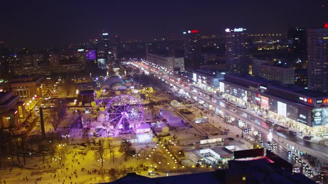 华沙科学宫的夜景。无人机的观点视频素材