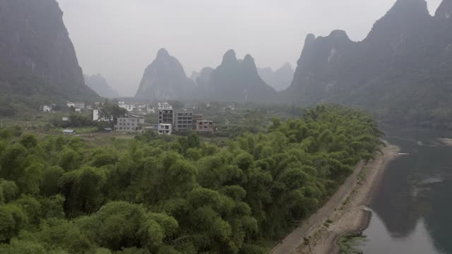 航拍美丽的风景对天空，无人机飞过河流-兴平，中国视频素材